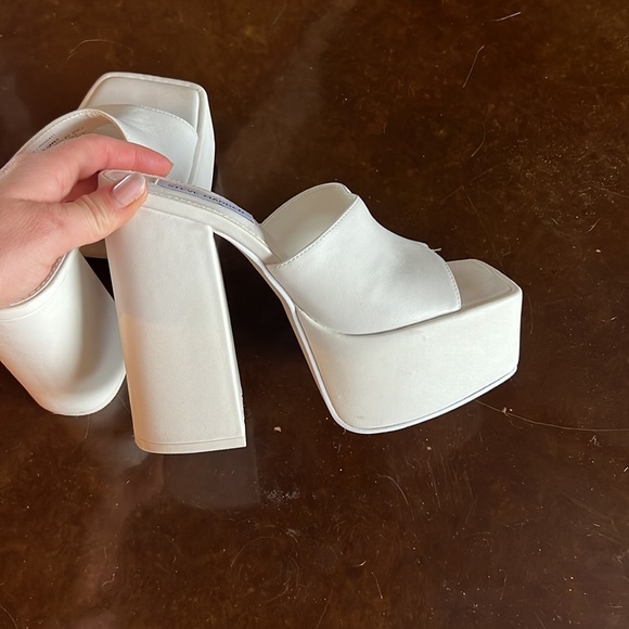 Size 8 Steve Madden platforms as seen on Hailey Bieber - Picture 7 of 8